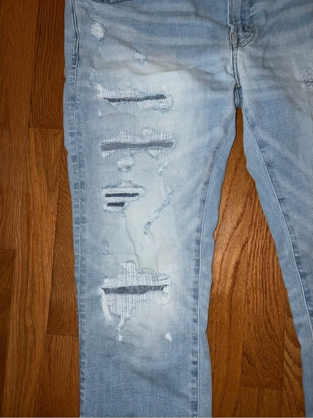 American Eagle Outfitters Light Blue Distressed Skinny Jeans